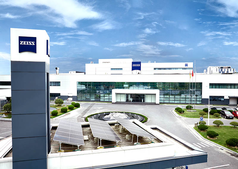 廠(chǎng)區(qū)門(mén)口